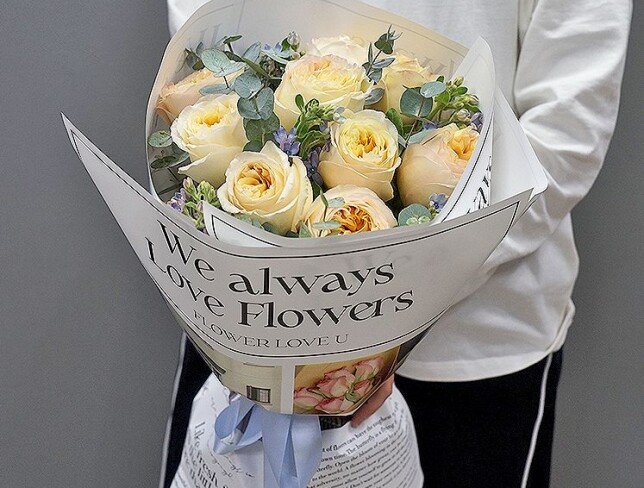 Buchet din 9 trandafiri crem de tip bujor si oxypetalum — foto 2