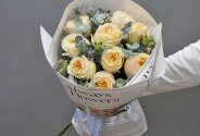 Buchet din 9 trandafiri crem de tip bujor si oxypetalum — foto 1