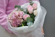 Buchet cu hortensie si trandafiri roz-pal — foto 1