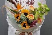 Buchet din strelitzia, orhidee verde, floarea-soarelui si gerbere — foto 5