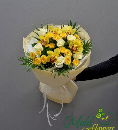 Bouquet of white roses, yellow spray roses and orchid photo 394x433