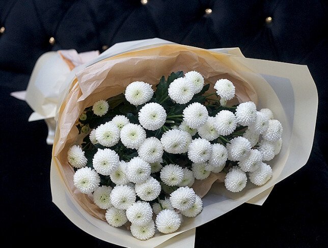 Buchet din crizanteme «Gingasie Alba» foto