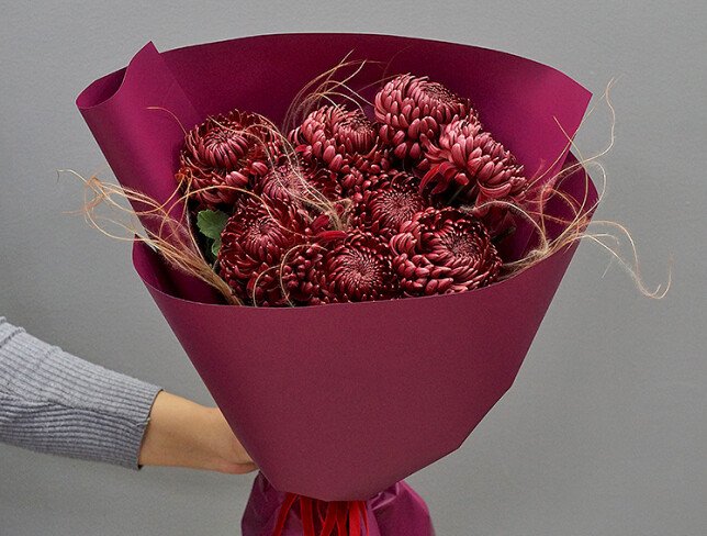 Buchet din 9 crizanteme sferice maro Bigoudi