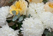 Buchet din crizanteme albe si trandafiri «Cream Expression» — foto 3