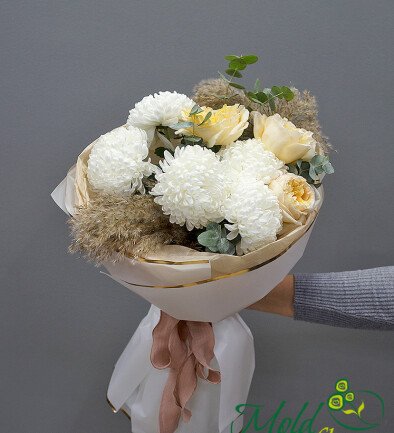 Buchet din crizanteme albe si trandafiri «Cream Expression»