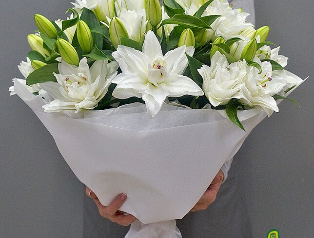 Buchet din crini albi «Coroana de Zapada» foto