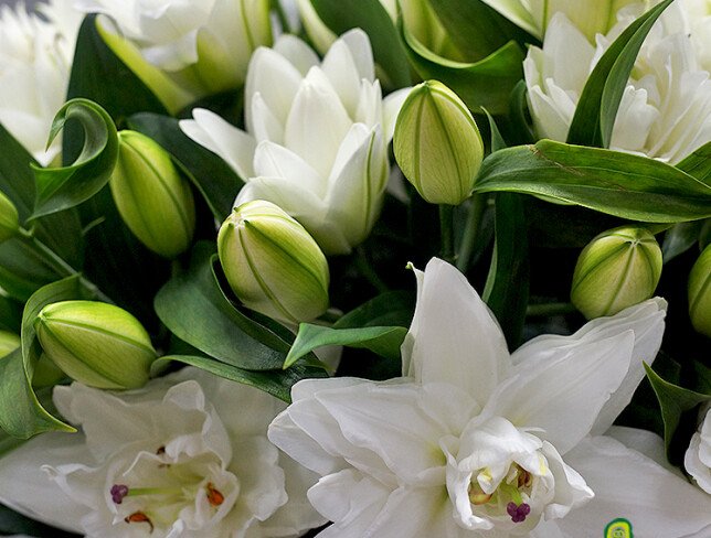 Buchet din crini albi «Coroana de Zapada» foto