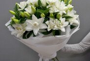 Buchet din crini albi «Coroana de Zapada» — foto 1