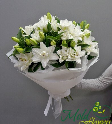 Buchet din crini albi «Coroana de Zapada» foto 394x433