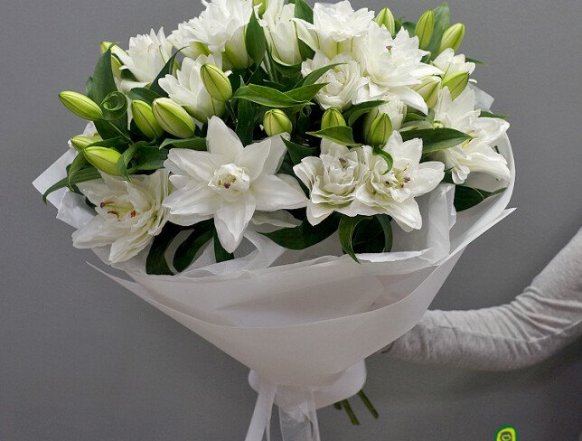 Buchet din crini albi «Coroana de Zapada» foto