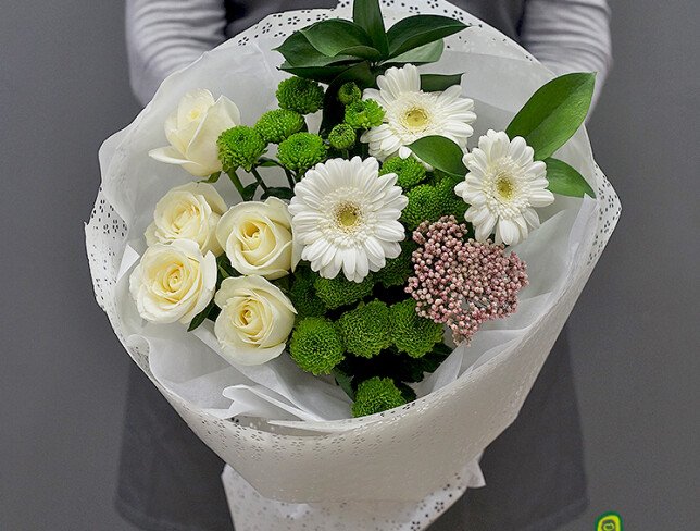 Bouquet of white gerberas, roses and chrysanthemums photo