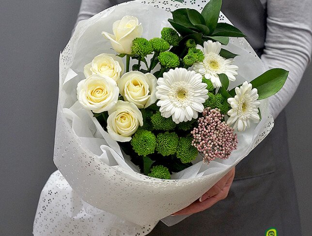 Bouquet of white gerberas, roses and chrysanthemums photo