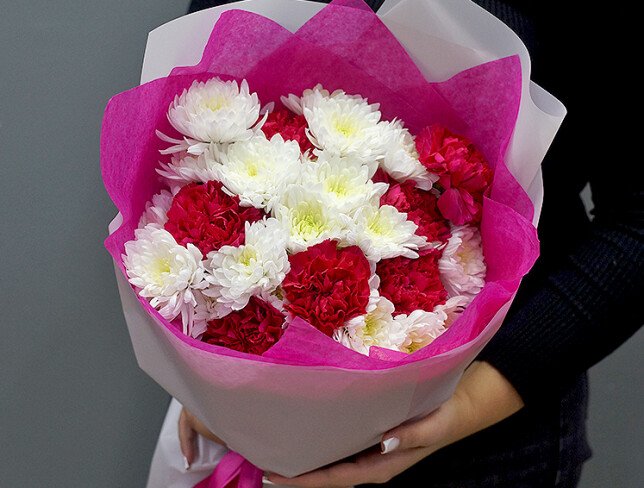 Bouquet of white chrysanthemums and fuchsia carnations photo