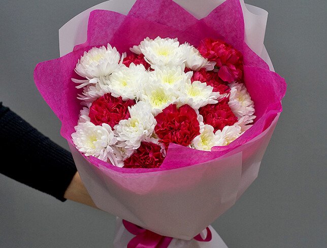 Bouquet of white chrysanthemums and fuchsia carnations photo