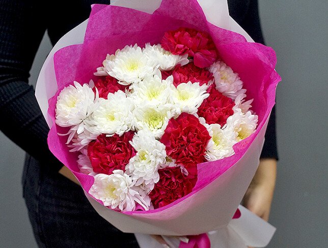 Bouquet of white chrysanthemums and fuchsia carnations photo