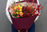 Buchet cu trandafiri de tufa şi ilex — foto 2