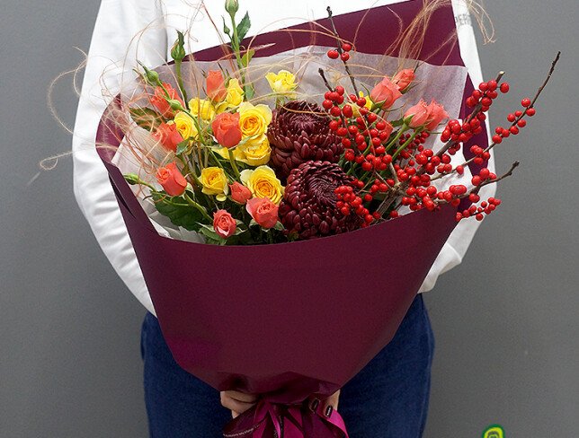Buchet cu trandafiri de tufa şi ilex — foto 2