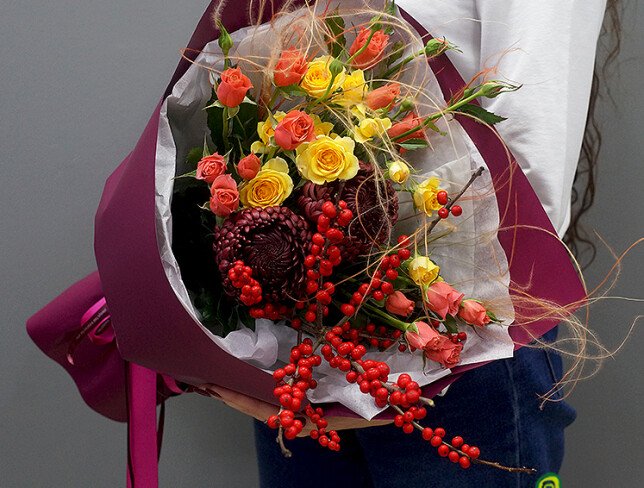 Buchet cu trandafiri de tufa şi ilex — foto 3