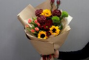 Buchet cu floarea-soarelui și crizanteme burgundy Bigoudi — foto 1