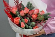 Buchet de Anul Nou din 11 trandafiri corali — foto 2