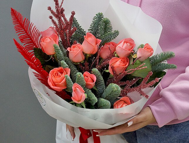 Buchet de Anul Nou din 11 trandafiri corali foto