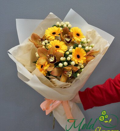 Bouquet of gerberas, orchids and hypericum photo 394x433