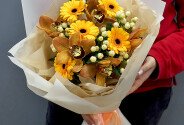 Bouquet of gerberas, orchids and hypericum — photo 3
