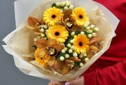 Bouquet of gerberas, orchids and hypericum — photo 4