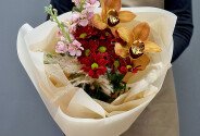 Buchet cu orhidee si crizanteme "Strălucire de chihlimbar" — foto 1