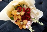 Buchet cu orhidee si crizanteme "Strălucire de chihlimbar" — foto 5