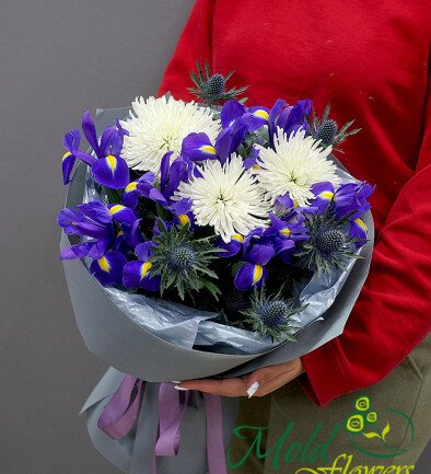 Bouquet of white chrysanthemums and irises photo 394x433