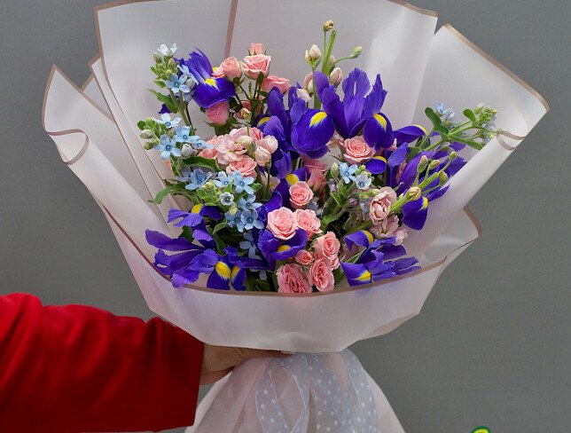 Bouquet of pink spray roses, irises and oxypetalum photo