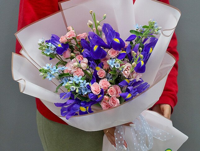 Bouquet of pink spray roses, irises and oxypetalum photo