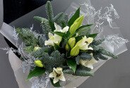 New Year bouquet with white lilies — photo 3