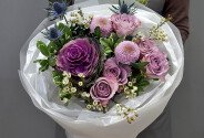Buchet cu trandafiri „Memory Lane”, crizantemă și brasică — foto 1