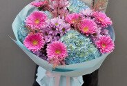 Bouquet of blue hydrangeas, pink gerberas, and chrysanthemums — photo 2