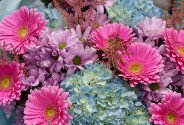 Bouquet of blue hydrangeas, pink gerberas, and chrysanthemums — photo 3