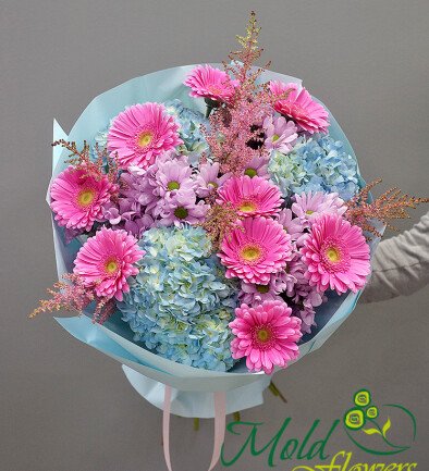 Bouquet of blue hydrangeas, pink gerberas, and chrysanthemums photo 394x433