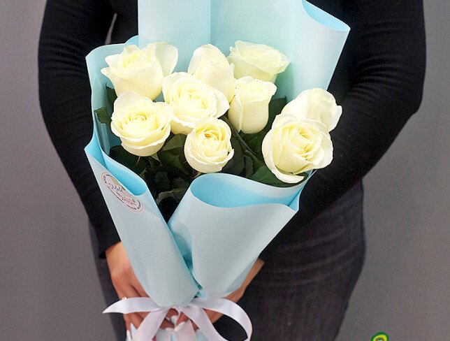 Buchet din 9 trandafiri albi 60-70 foto