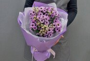 Buchet din crizantema santini roz si waxflower — foto 2