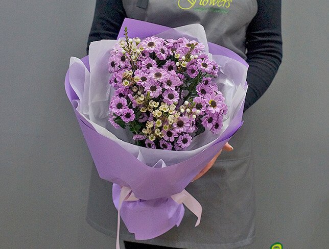 Buchet din crizantema santini roz si waxflower foto