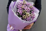 Buchet din crizantema santini roz si waxflower — foto 3