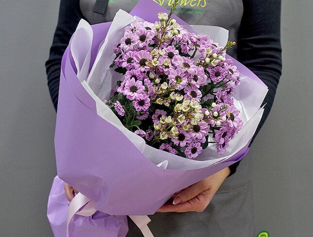 Buchet din crizantema santini roz si waxflower foto