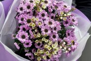 Buchet din crizantema santini roz si waxflower — foto 4