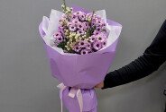 Buchet din crizantema santini roz si waxflower — foto 1