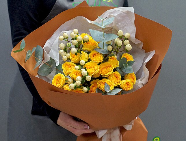 Bouquet of yellow spray roses “Warm Accent” photo