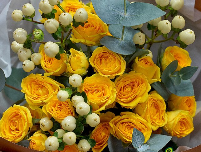 Bouquet of yellow spray roses “Warm Accent” photo