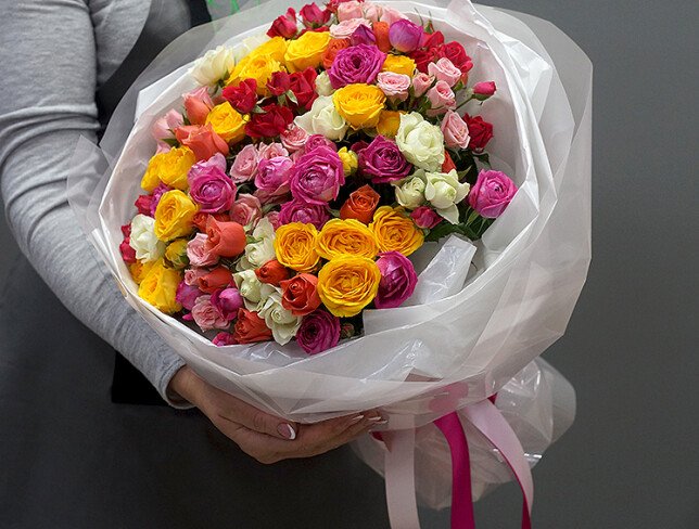 Buchet cu trandafiri de tufa multicolori foto