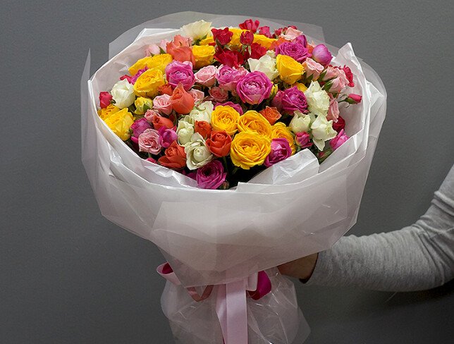 Buchet cu trandafiri de tufa multicolori foto