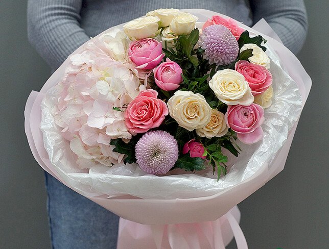 Buchet cu hortensie roz si trandafiri de tufa „Marturisire delicata” foto